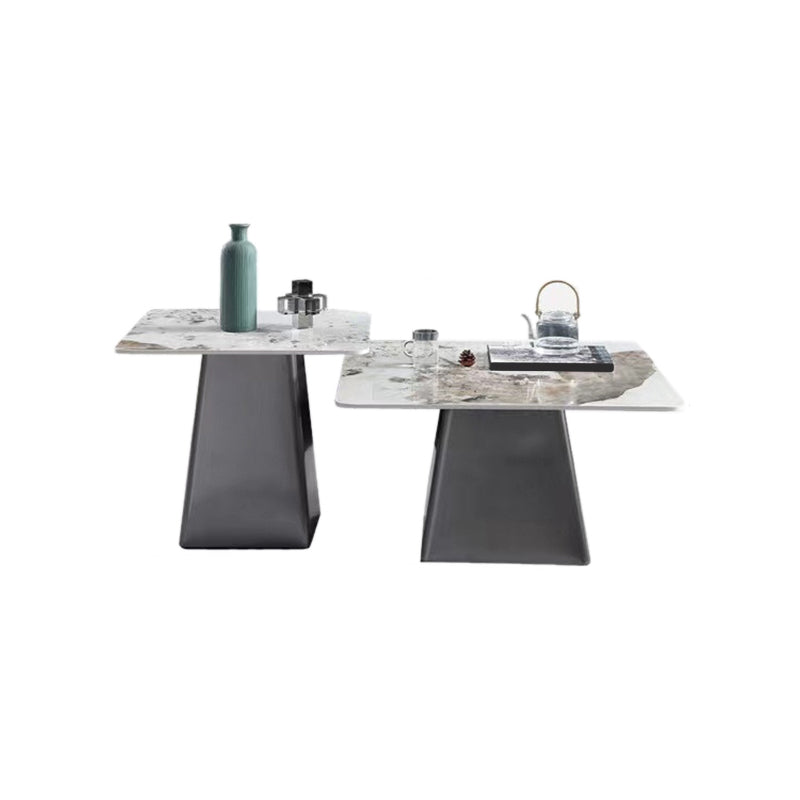 Mesa de cóctel superior de pizarra redonda con base de metal negro contemporáneo