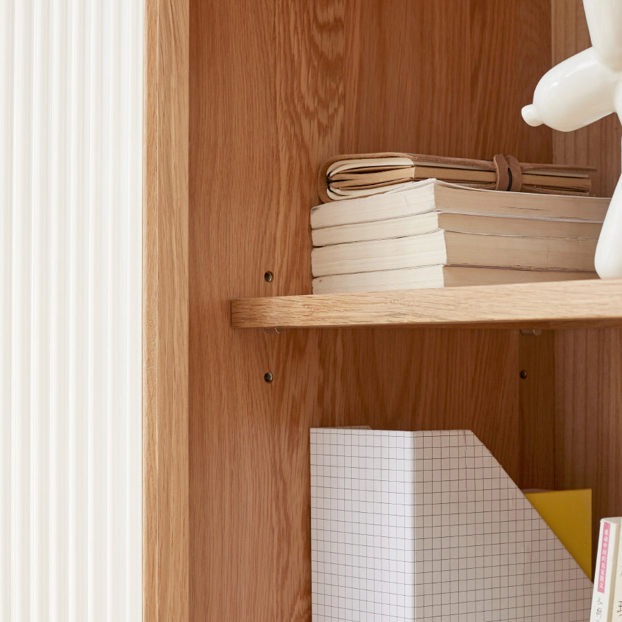 1 porte pas armoire accentuée en verre pénétré pour le salon