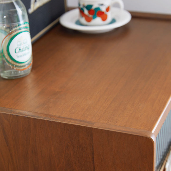 No hay gabinete de acento de madera maciza de vidrio de vidrio angustiante con puertas