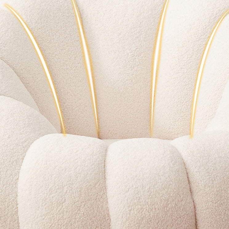 Eigentijdse papasan stoel met genaaid kussen terug en massief houten frame