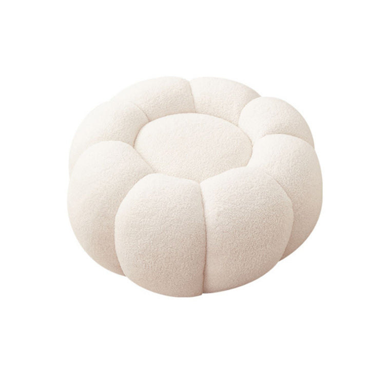 Eigentijdse papasan stoel met genaaid kussen terug en massief houten frame