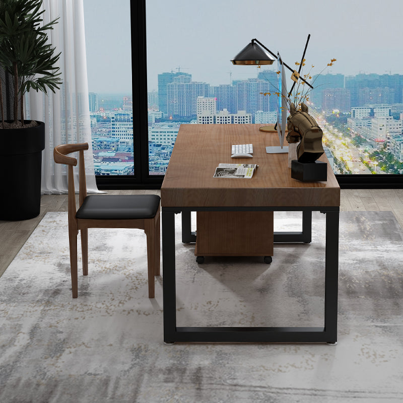 コンテンポラリースタイルの木製オフィスデスクブラウンの長方形の形状タスクデスク