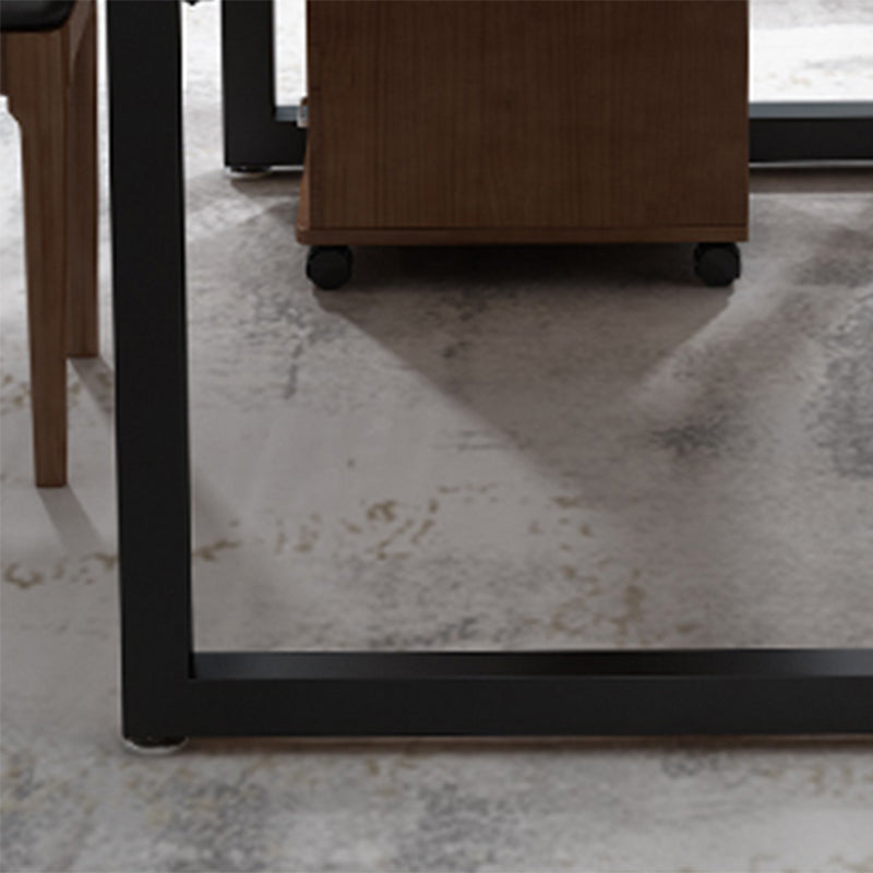 コンテンポラリースタイルの木製オフィスデスクブラウンの長方形の形状タスクデスク