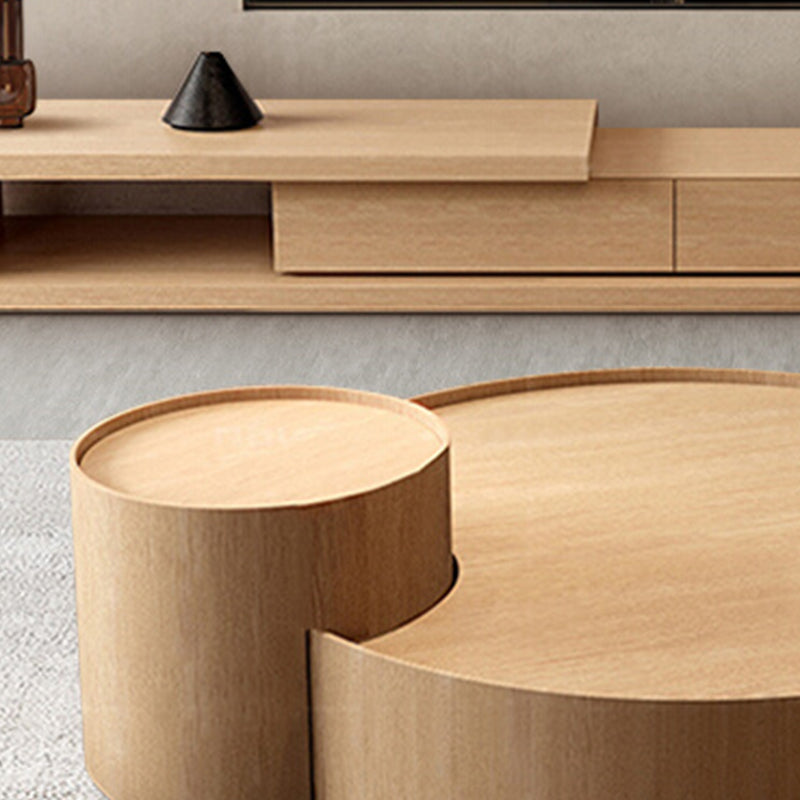 無地の木材のライトブローントレイトップコーヒーまたはエンドテーブル