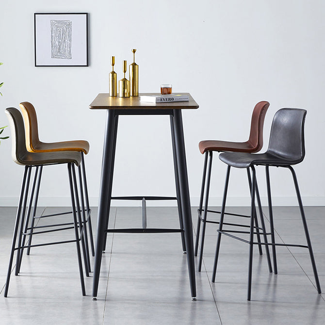 Sgabello da bar in pelle posteriore bassista in stile contemporaneo con gambe metalliche