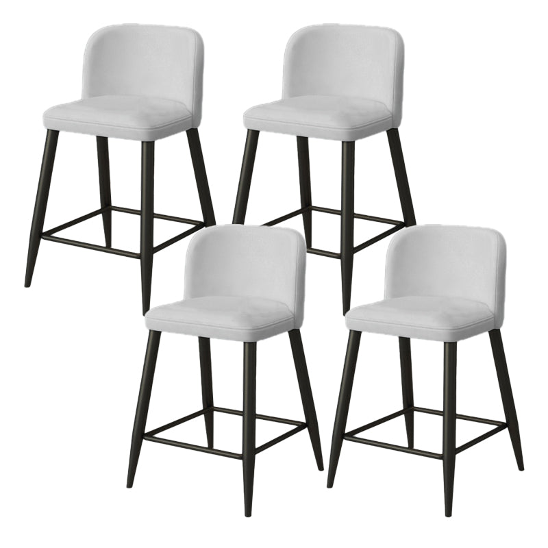 Moderni sgabelli da bar in fico rombina con poggiapiedi con poggiapiedi