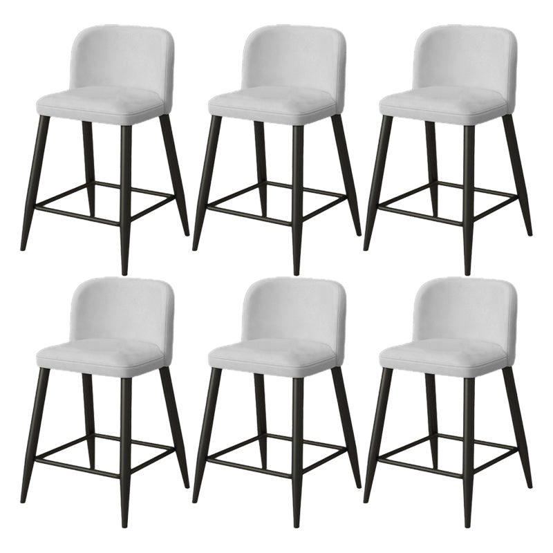 Moderni sgabelli da bar in fico rombina con poggiapiedi con poggiapiedi