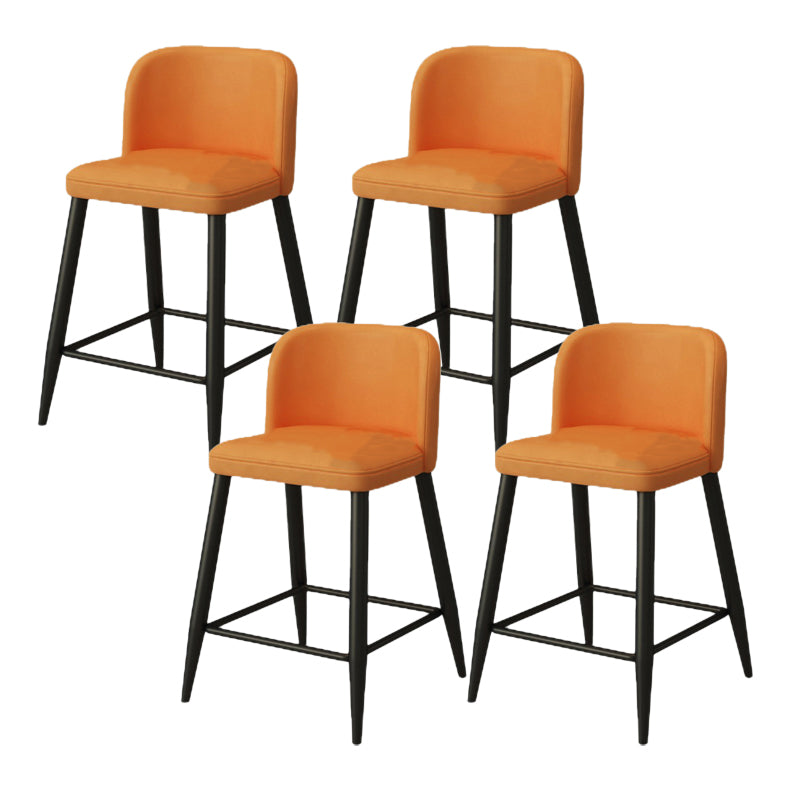 Moderni sgabelli da bar in fico rombina con poggiapiedi con poggiapiedi