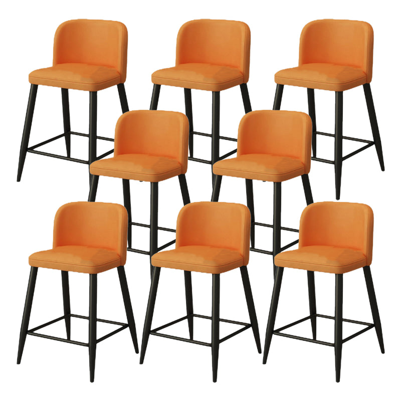 Moderni sgabelli da bar in fico rombina con poggiapiedi con poggiapiedi