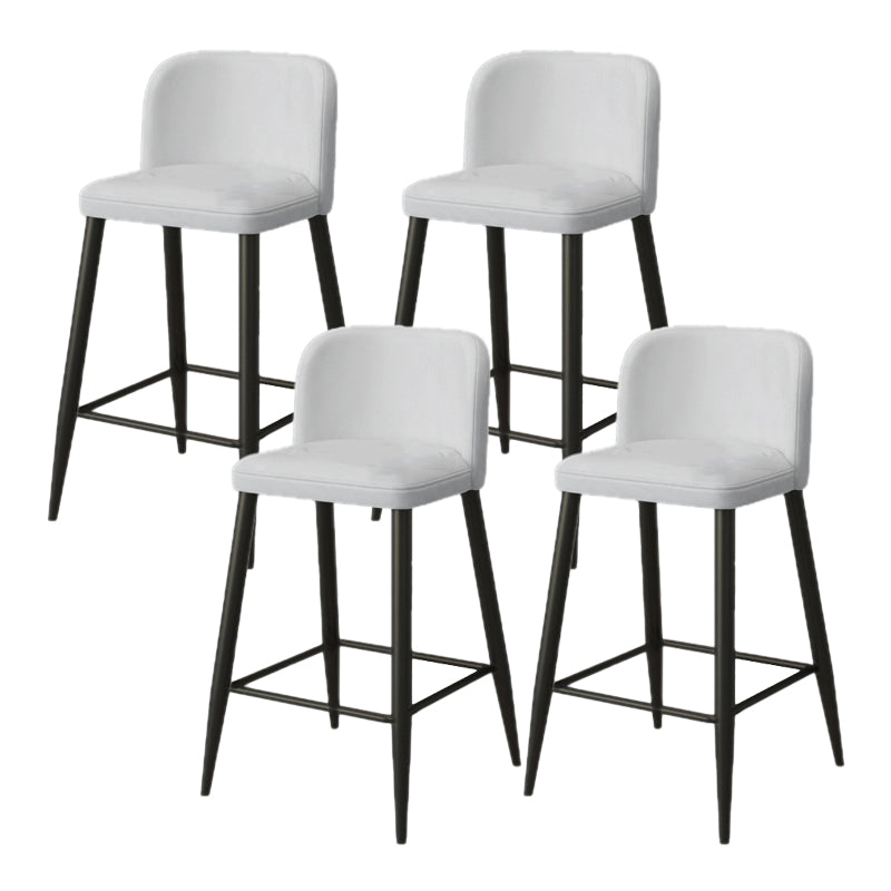 Moderni sgabelli da bar in fico rombina con poggiapiedi con poggiapiedi