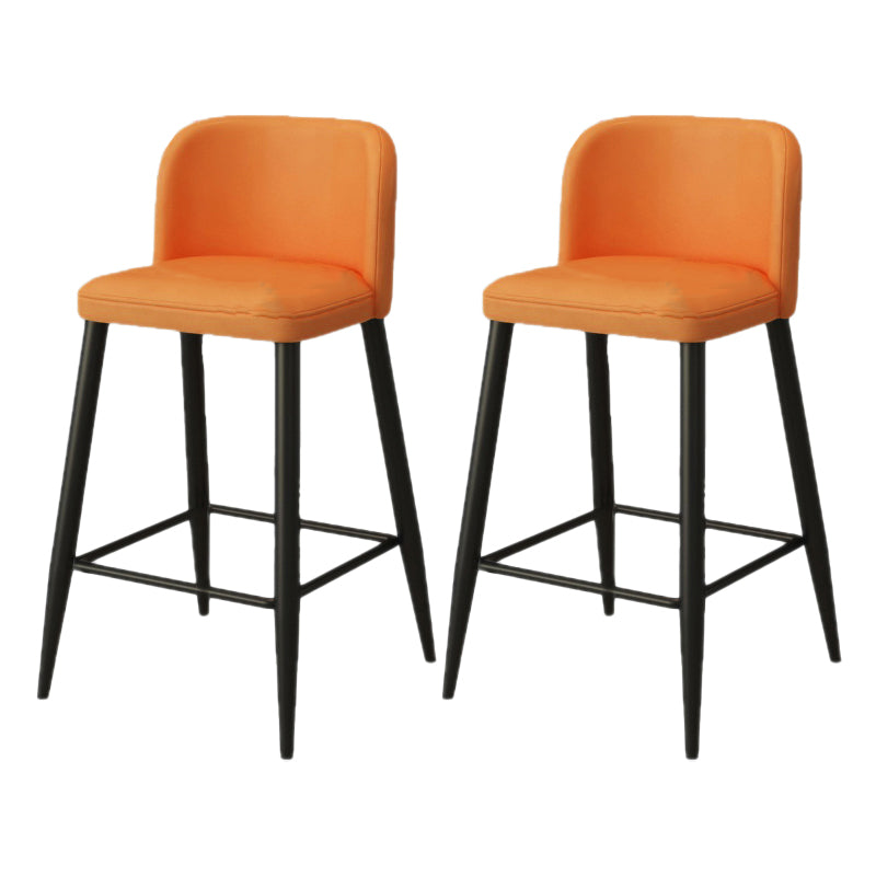 Moderni sgabelli da bar in fico rombina con poggiapiedi con poggiapiedi