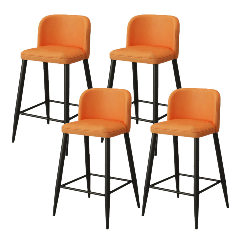 Moderni sgabelli da bar in fico rombina con poggiapiedi con poggiapiedi