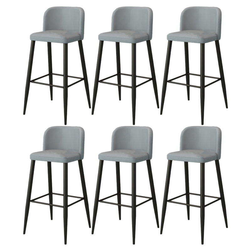 Moderni sgabelli da bar in fico rombina con poggiapiedi con poggiapiedi