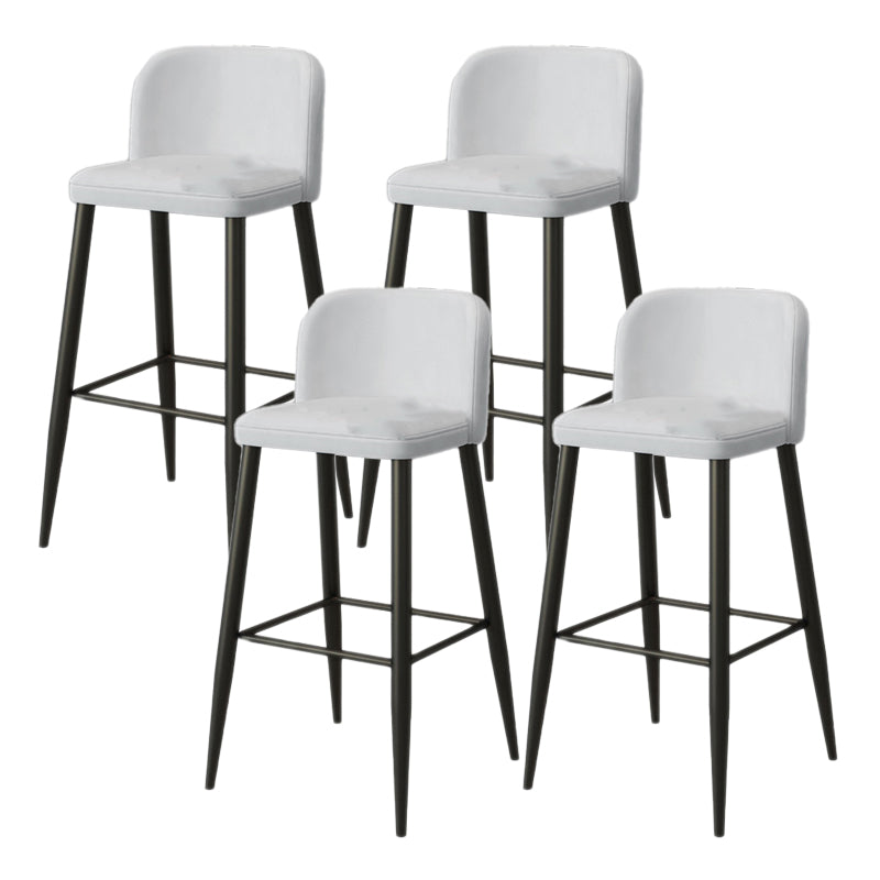 Moderni sgabelli da bar in fico rombina con poggiapiedi con poggiapiedi