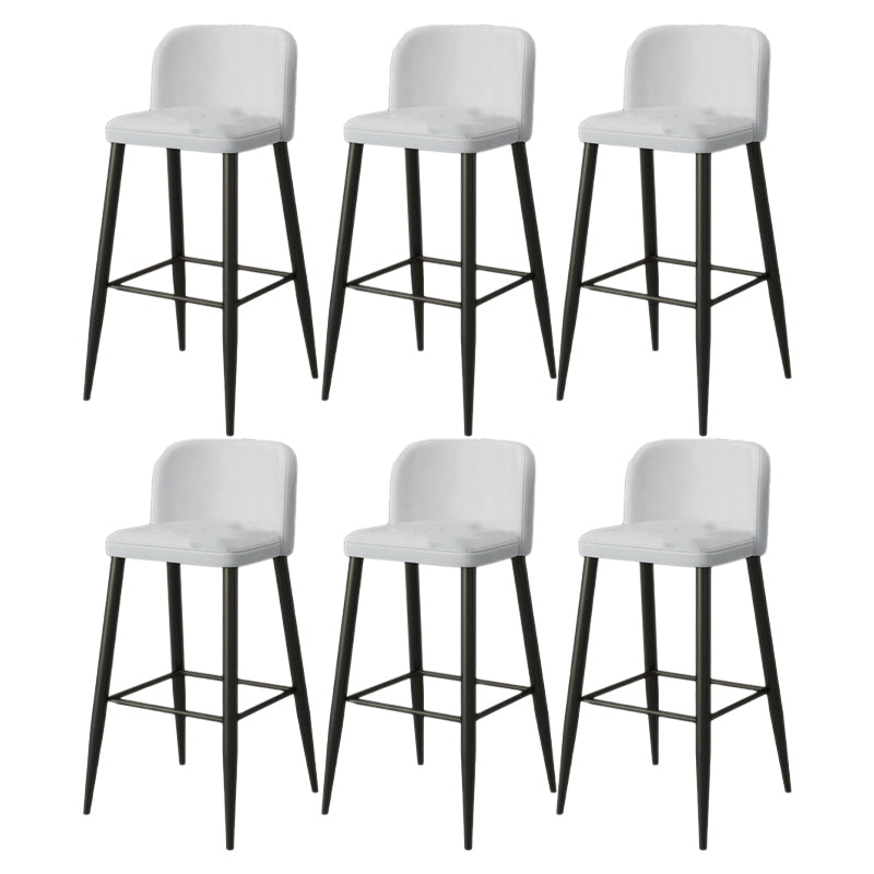 Moderni sgabelli da bar in fico rombina con poggiapiedi con poggiapiedi