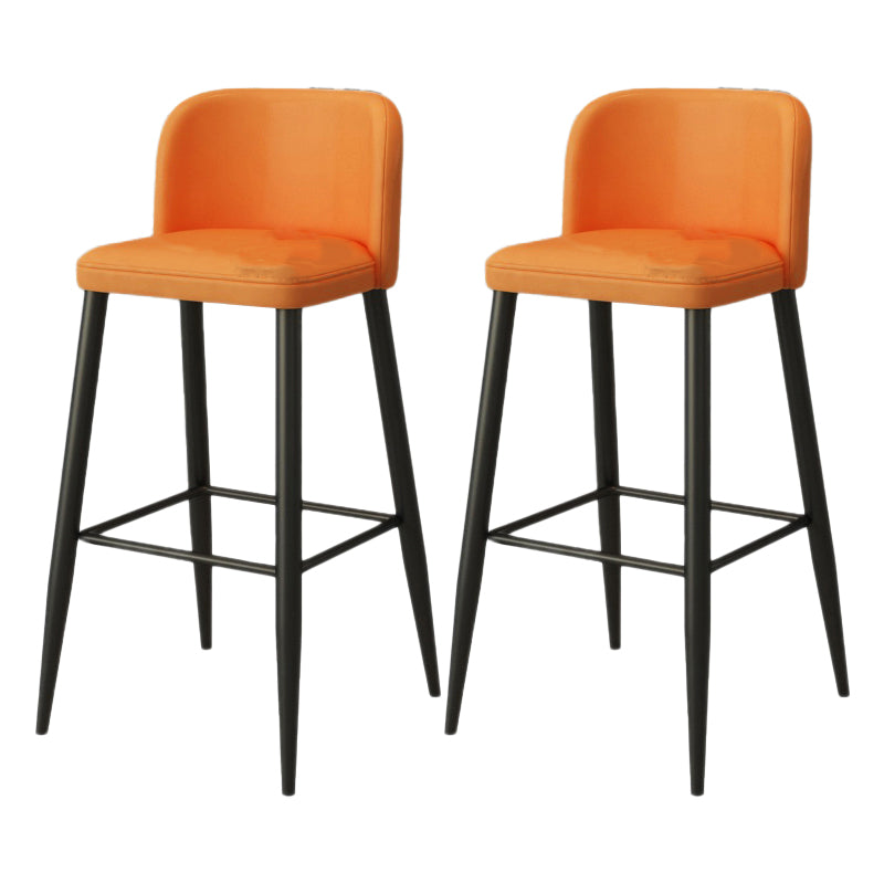 Moderni sgabelli da bar in fico rombina con poggiapiedi con poggiapiedi