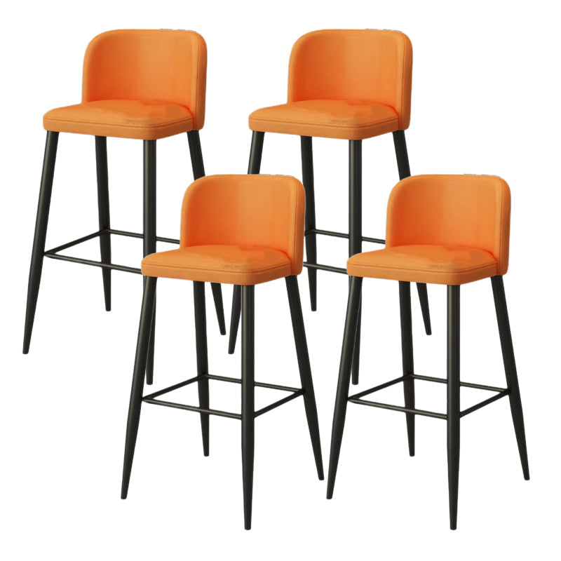 Moderni sgabelli da bar in fico rombina con poggiapiedi con poggiapiedi