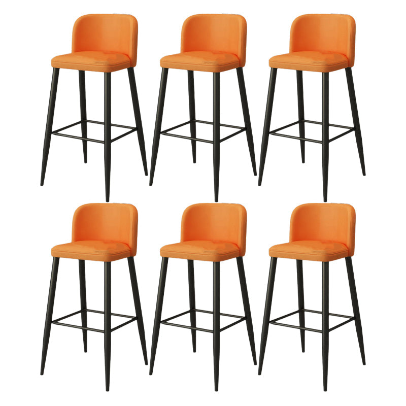 Moderni sgabelli da bar in fico rombina con poggiapiedi con poggiapiedi