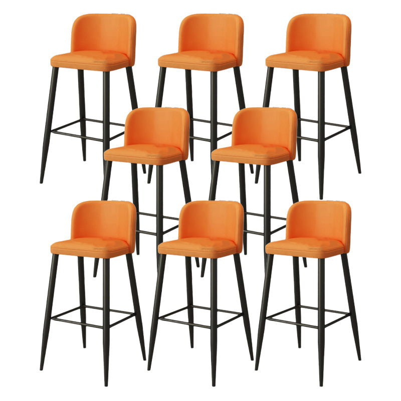 Moderni sgabelli da bar in fico rombina con poggiapiedi con poggiapiedi