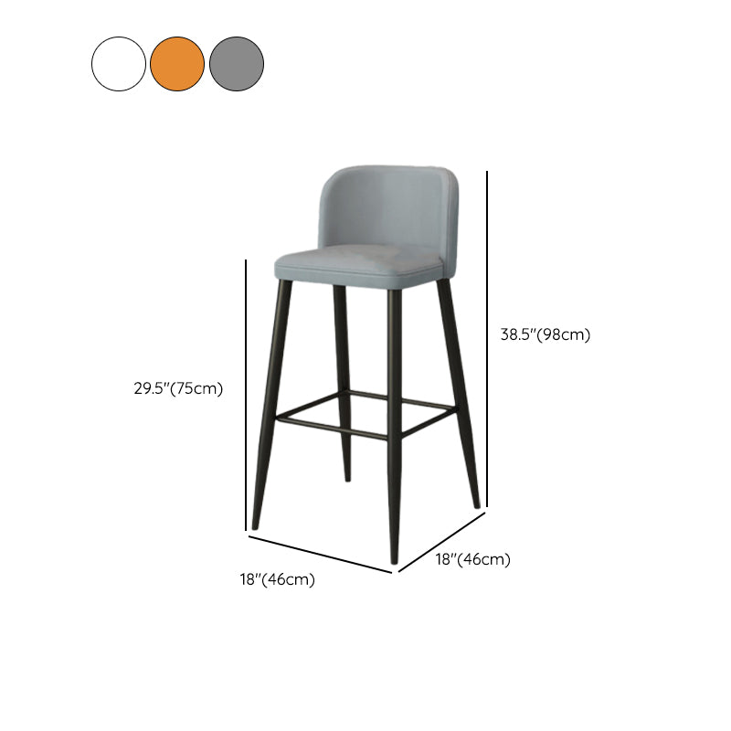 Moderni sgabelli da bar in fico rombina con poggiapiedi con poggiapiedi