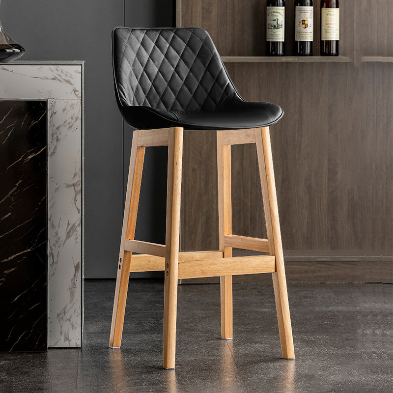 Lo sgabello di schienale in stile moderno con base in legno e cuscino in pelle