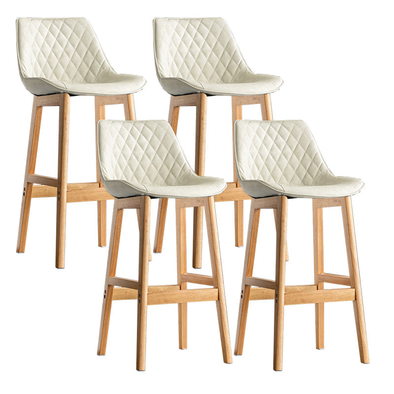 Lo sgabello di schienale in stile moderno con base in legno e cuscino in pelle