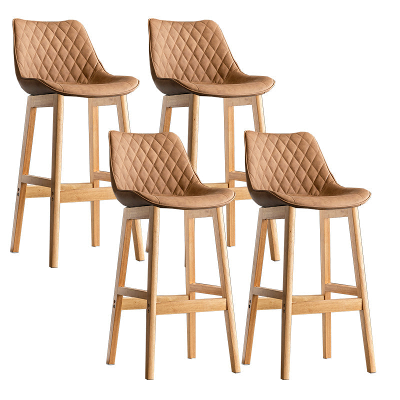 Lo sgabello di schienale in stile moderno con base in legno e cuscino in pelle