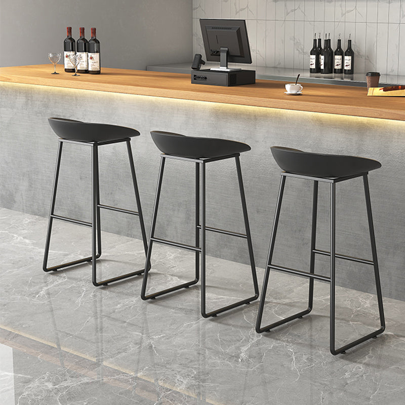 Contemporary Plastic Backrest Counter High Stool with Black Metal Base Clearhalo 'Bar Furniture' 'Bar Stools' 'bar_stools' 'furn' 'furn_bar_stools' 'Furniture' 'Kitchen & Dining Furniture' 7748714