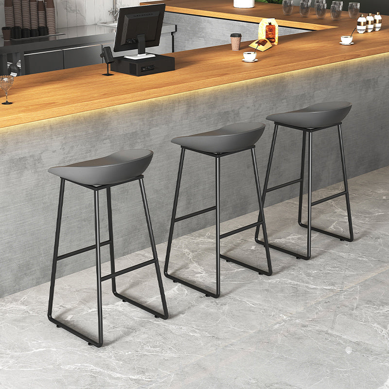 Contemporary Plastic Backrest Counter High Stool with Black Metal Base Clearhalo 'Bar Furniture' 'Bar Stools' 'bar_stools' 'furn' 'furn_bar_stools' 'Furniture' 'Kitchen & Dining Furniture' 7748717