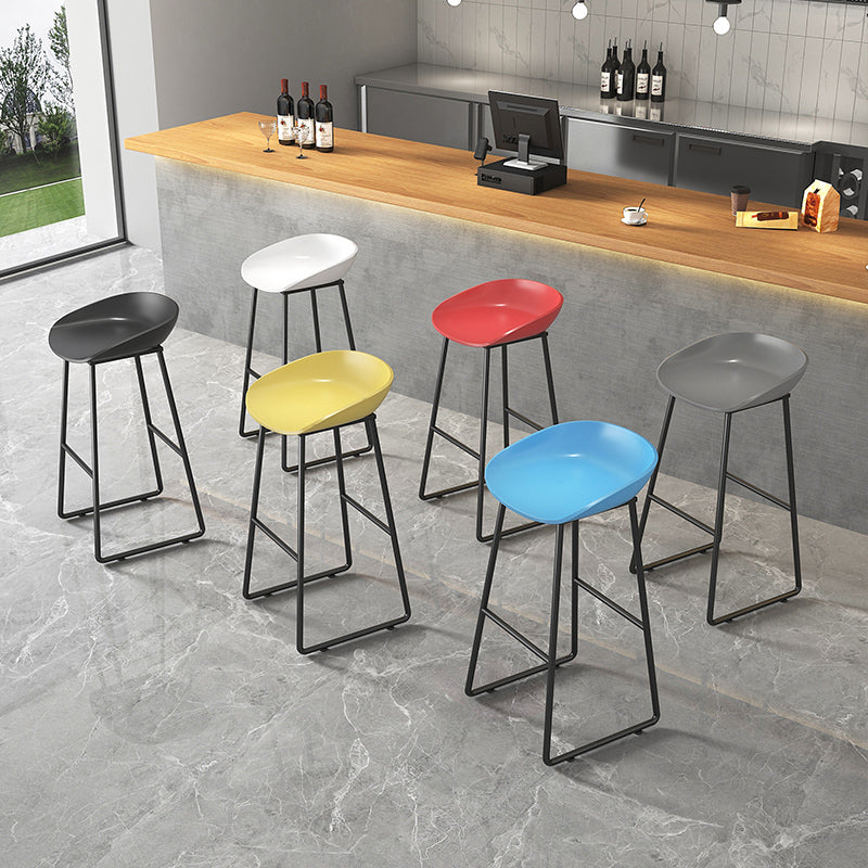 Contemporary Plastic Backrest Counter High Stool with Black Metal Base Clearhalo 'Bar Furniture' 'Bar Stools' 'bar_stools' 'furn' 'furn_bar_stools' 'Furniture' 'Kitchen & Dining Furniture' 7748719
