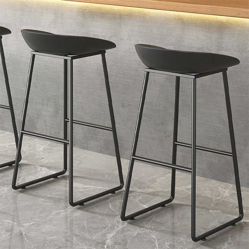 Contemporary Plastic Backrest Counter High Stool with Black Metal Base Clearhalo 'Bar Furniture' 'Bar Stools' 'bar_stools' 'furn' 'furn_bar_stools' 'Furniture' 'Kitchen & Dining Furniture' 7748726