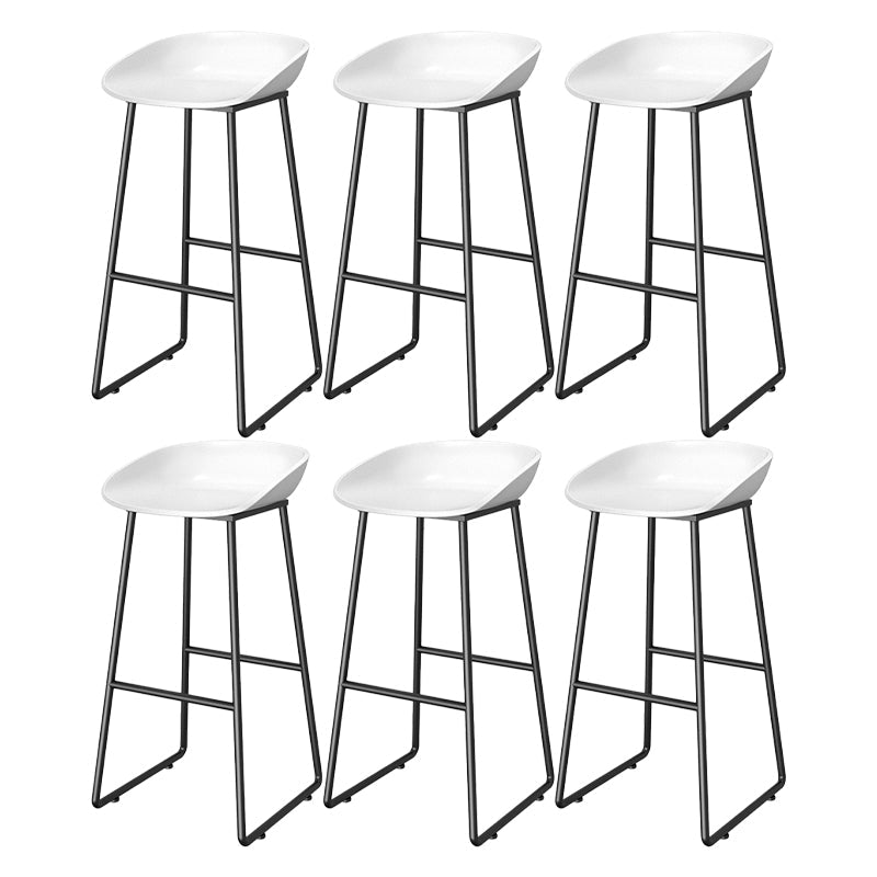 Contemporary Plastic Backrest Counter High Stool with Black Metal Base White 6 Piece Set Clearhalo 'Bar Furniture' 'Bar Stools' 'bar_stools' 'furn' 'furn_bar_stools' 'Furniture' 'Kitchen & Dining Furniture' 7748734