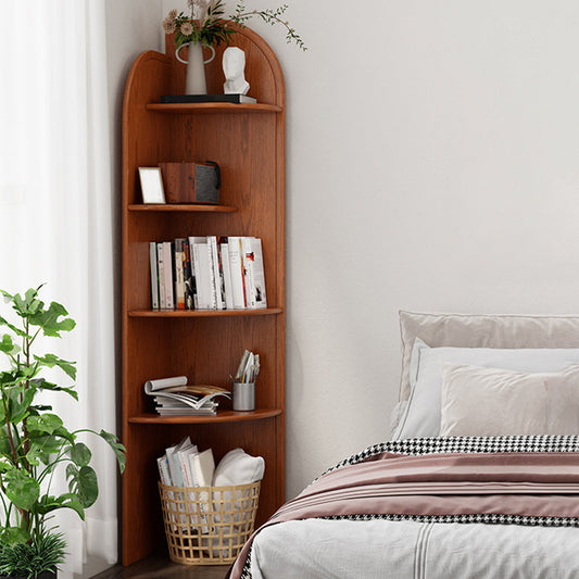 Traditionele gesloten achterste boekenkast planken opgenomen voor thuiskantoor