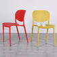 Chaise latéral d'empilement en plastique de style moderne