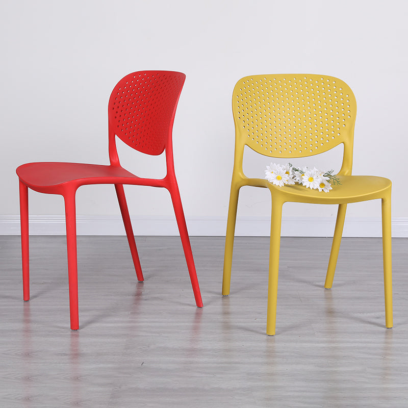 Chaise latéral d'empilement en plastique de style moderne