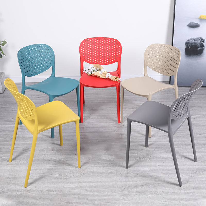 Chaise latéral d'empilement en plastique de style moderne