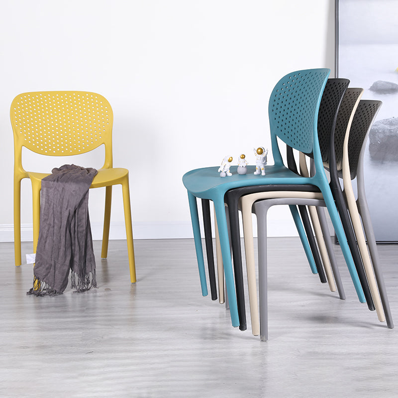 Chaise latéral d'empilement en plastique de style moderne