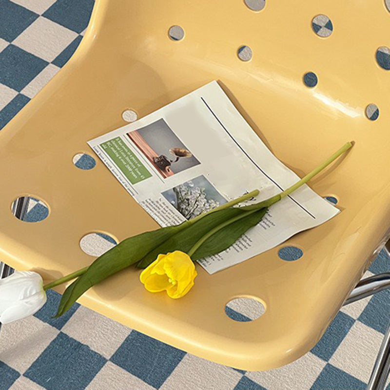 Chaise latéral d'empilement en plastique de style moderne chaise sans bras avec des jambes chromées