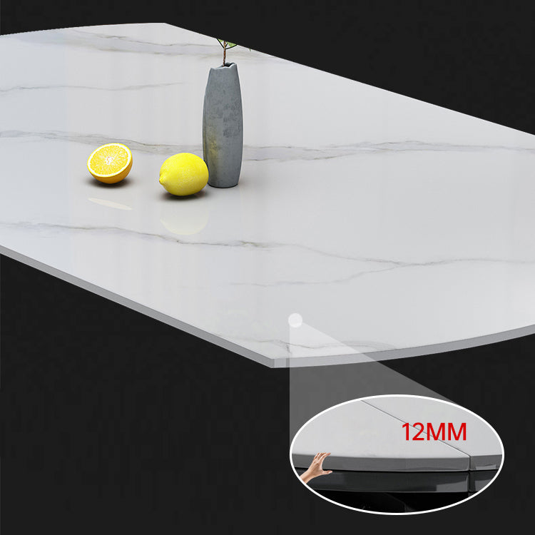 7枚の焼結された石と無垢材のダイニングルームの家具セット