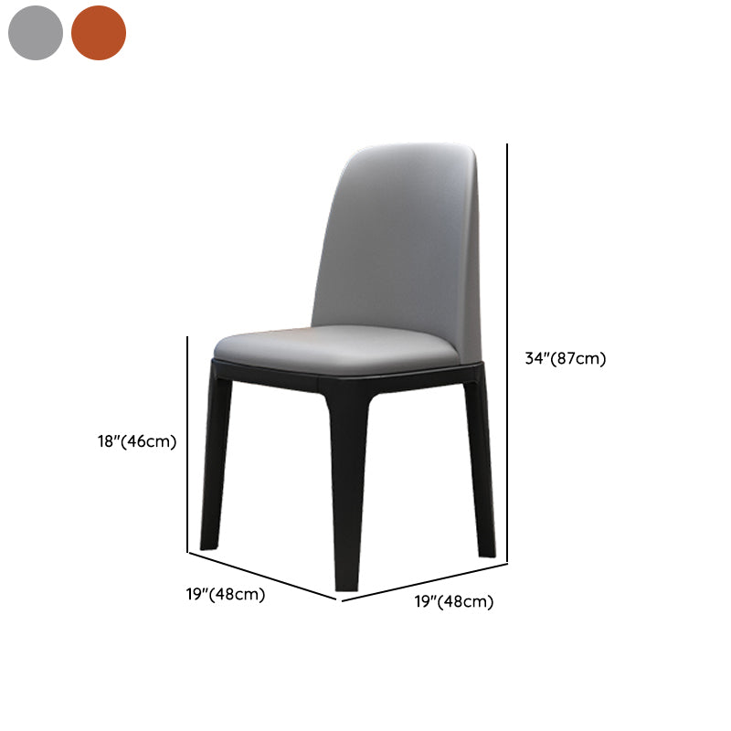 7枚の焼結された石と無垢材のダイニングルームの家具セット