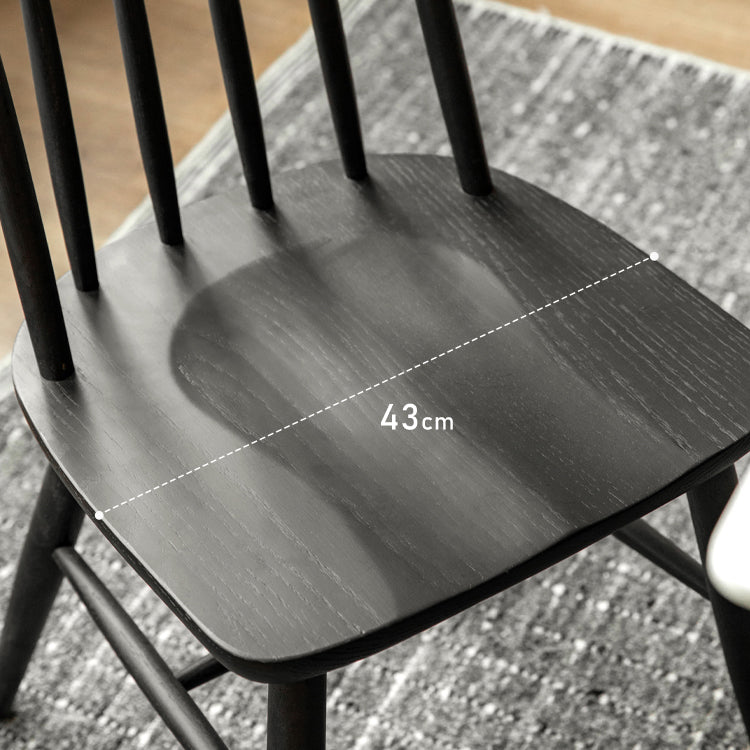 Sedia da pranzo in legno massiccio contemporaneo.