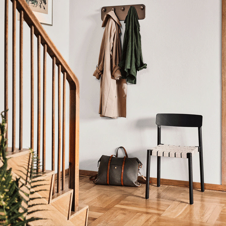 Moderno sedia da pranzo in legno massiccio a legno massiccio.