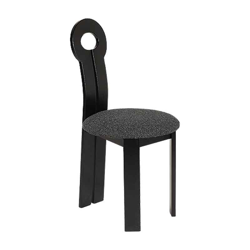 Modern gestoffeerd huis vaste houten lat achter armloze eetkamerstoel