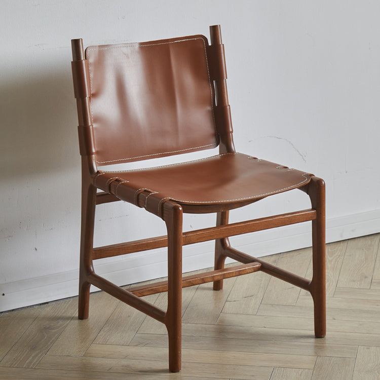 Sedie da pranzo in legno massiccio e in legno finto contemporaneo