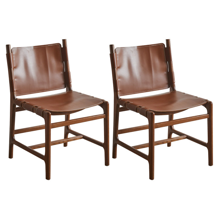 Sedie da pranzo in legno massiccio e in legno finto contemporaneo