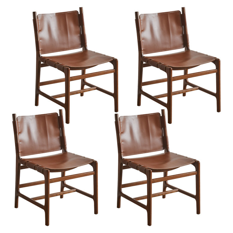 Sedie da pranzo in legno massiccio e in legno finto contemporaneo