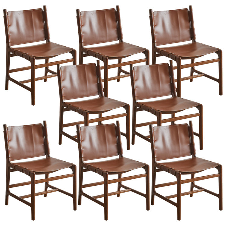 Sedie da pranzo in legno massiccio e in legno finto contemporaneo