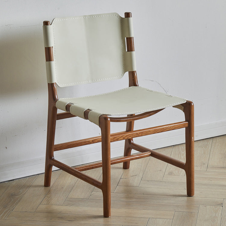 Sedie da pranzo in legno massiccio e in legno finto contemporaneo