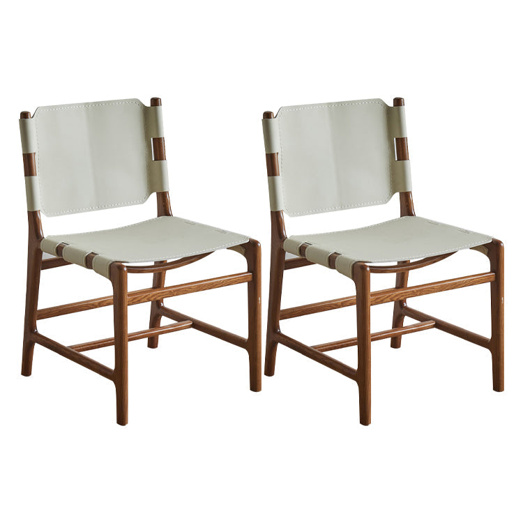 Sedie da pranzo in legno massiccio e in legno finto contemporaneo