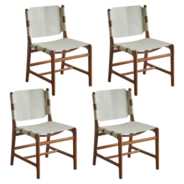 Sedie da pranzo in legno massiccio e in legno finto contemporaneo